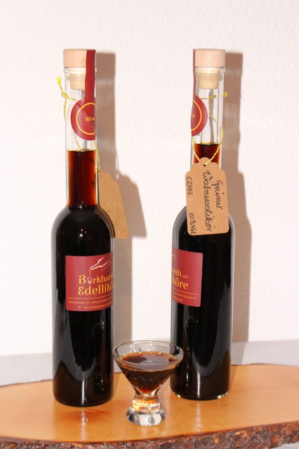 Grüner Walnusslikör